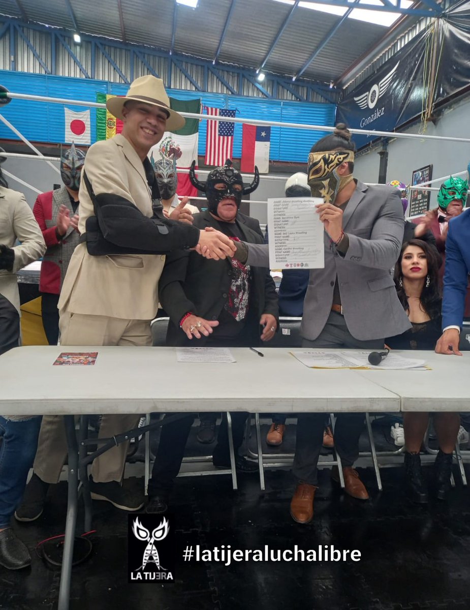 LaTijeraLucha's tweet photo. #BigLucha informa la alianza con #CanAmWrestling,donde habrá intercambio de talento y cooperación para realizar funciones,siendo los primeros enviados a Canadá: #ElElemntal #OniElBendito y @CiclonRamirezjr.
Durante la conferencia hubo altercado #BandidosGym Vs #BlackGeneration... https://t.co/1obwwQnLYo