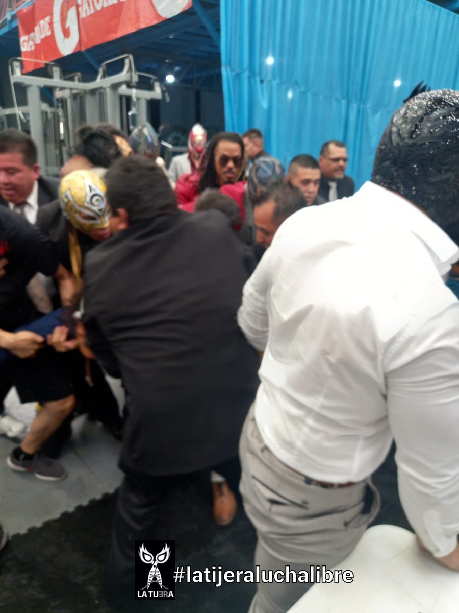LaTijeraLucha's tweet photo. #BigLucha informa la alianza con #CanAmWrestling,donde habrá intercambio de talento y cooperación para realizar funciones,siendo los primeros enviados a Canadá: #ElElemntal #OniElBendito y @CiclonRamirezjr.
Durante la conferencia hubo altercado #BandidosGym Vs #BlackGeneration... https://t.co/1obwwQnLYo