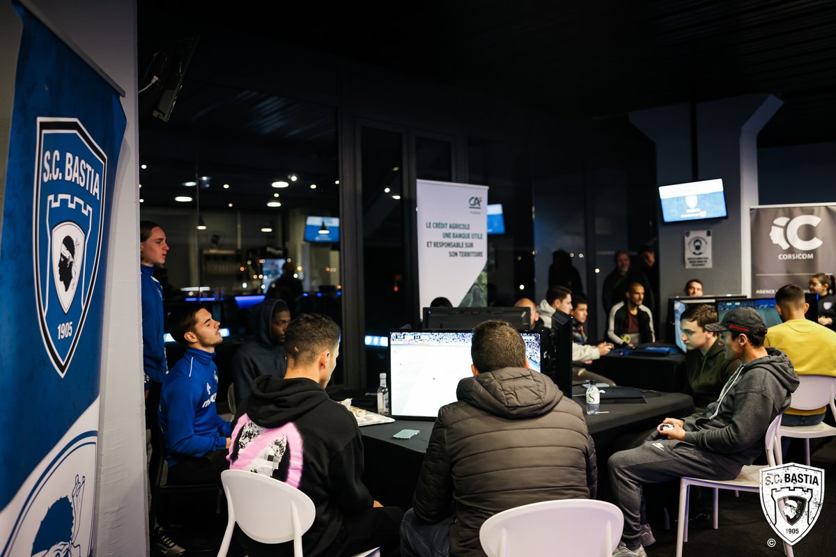 SCBastia's tweet image. 🤩 A l&apos;occasion de la trêve, @SCBastiaEsports a organisé un tournoi interne #FIFA22 en compagnie des joueurs du @SCBastia, de nos partenaires E-Sports et bien-sûr des gagnants de notre concours !

📍Stade Armand Cesari 

💙Un beau moment de convivialité

@CAdelacorse 
#SCBESPORTS