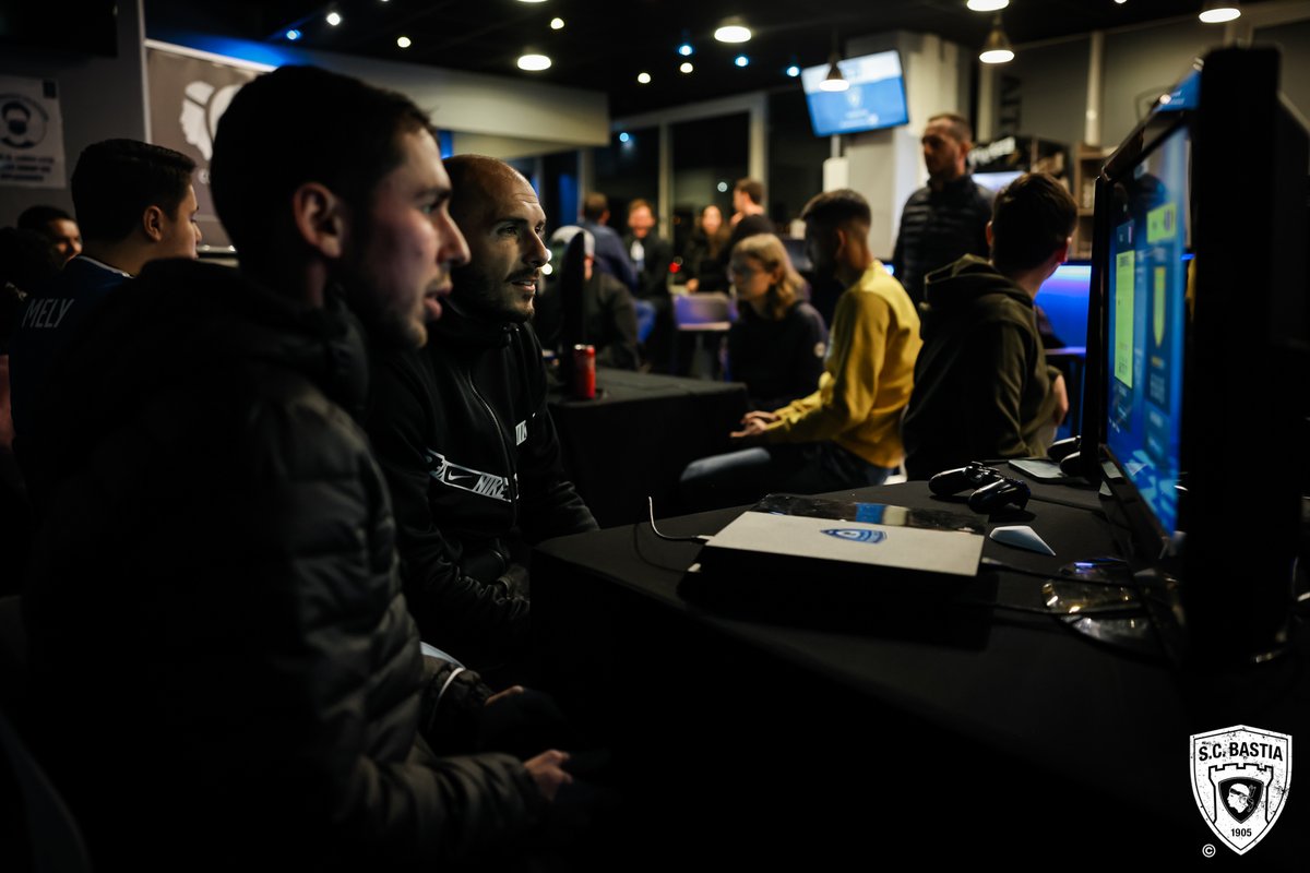 SCBastia's tweet image. 🤩 A l&apos;occasion de la trêve, @SCBastiaEsports a organisé un tournoi interne #FIFA22 en compagnie des joueurs du @SCBastia, de nos partenaires E-Sports et bien-sûr des gagnants de notre concours !

📍Stade Armand Cesari 

💙Un beau moment de convivialité

@CAdelacorse 
#SCBESPORTS