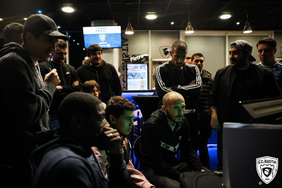 SCBastia's tweet image. 🤩 A l&apos;occasion de la trêve, @SCBastiaEsports a organisé un tournoi interne #FIFA22 en compagnie des joueurs du @SCBastia, de nos partenaires E-Sports et bien-sûr des gagnants de notre concours !

📍Stade Armand Cesari 

💙Un beau moment de convivialité

@CAdelacorse 
#SCBESPORTS