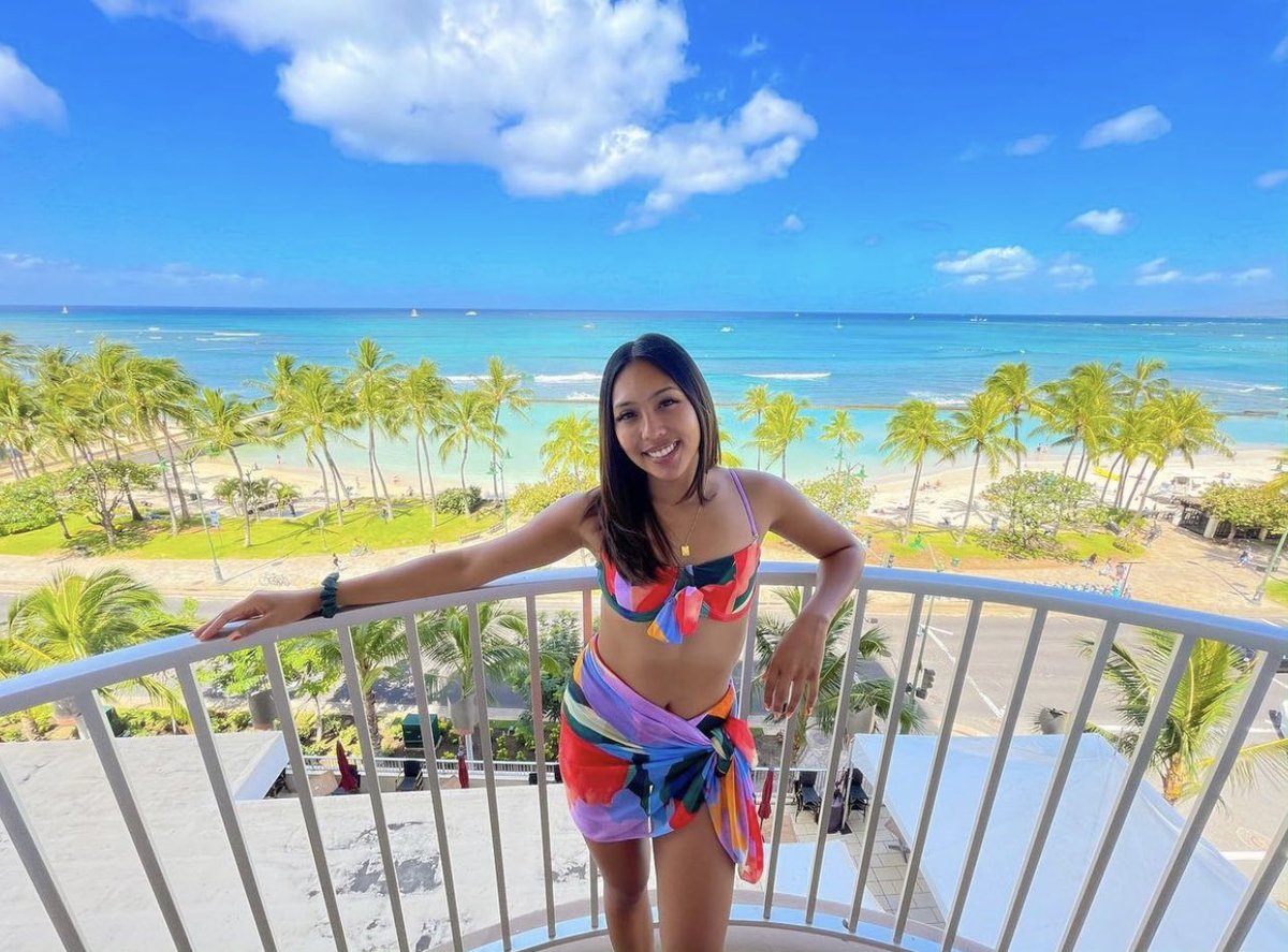 makeroom4NFTs's tweet photo. @Staycoolnft 👙🌞🌴
VACATION
PALM TREES
🌴🌞👙

#StaycoolReality https://t.co/k7BnqiqEJU