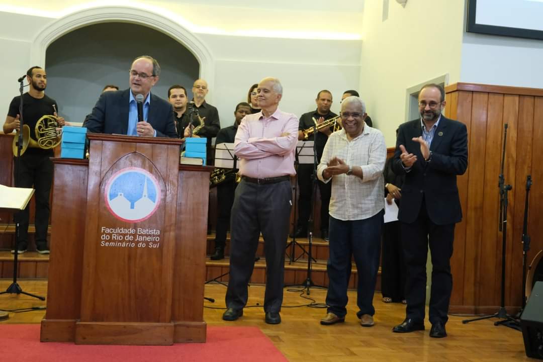 batistasdacbb's tweet photo. Durante a celebração de 114 anos do Seminário do Sul, o pastor Sócrates Oliveira de Souza, diretor executivo da CBB, foi homenageado como um dos ex-reitores da Instituição.
📷 Selio Morais
#CBB #STBSB #SemináriodoSul https://t.co/u2y6mInU99