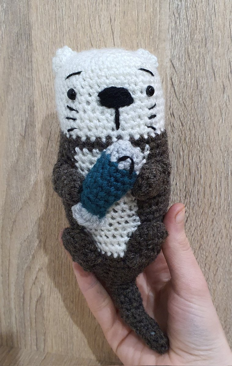 Hanawa_Crochet's tweet photo. Une petite commande : une loutre 🥰
En bonus, un montage ahah
Pattern de Elisa's Crochet
#Amigurumi #crochet #handmade #creation #whool #handemadegifts #otter https://t.co/F6XrKK9llD