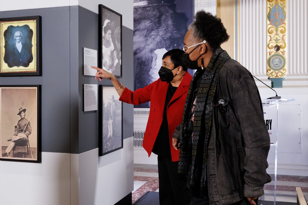 Annenberg_FDN's tweet photo. 📸 Congrats to our friends at @librarycongress! #NotAnOstrich: & Other Images From America's Library – which originally exhibited at @annenbergspace – is now open to the public in D.C. Learn more about this exhibit, which features over 400 photographs: https://t.co/rFUQMsWB4f. https://t.co/PRXylxO8CE