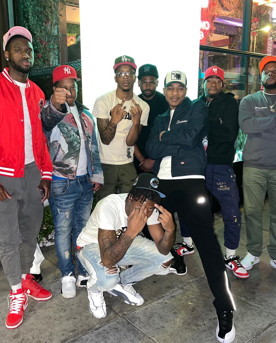 kallme_ess's tweet photo. Brought year 23 in wit some solid ass niggas and we missing a few #ThaFamily #RankandRecommended https://t.co/AjJhO36e6g