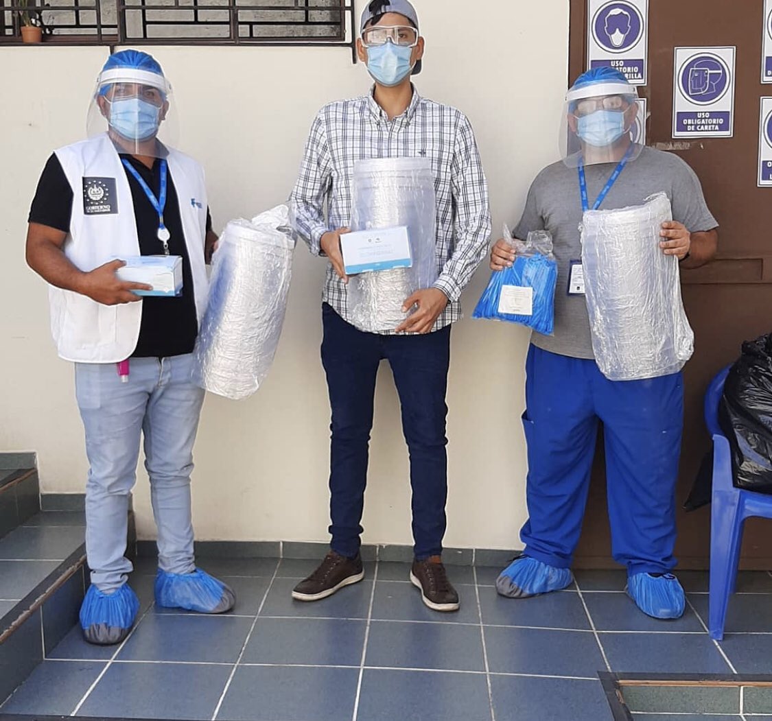 kikeayaladaboub's tweet photo. Hace 2 años, a inicios de la pandemia con @DaboubPaty hablábamos sobre que podíamos hacer para ayudar, se nos ocurrió fabricar protectores faciales para personal de primera linea, en total DONAMOS 2,500 protectores, así nació @_ESperanzaSV y hemos desarrollado muchos proyectos. + https://t.co/CAWEsZXU3p