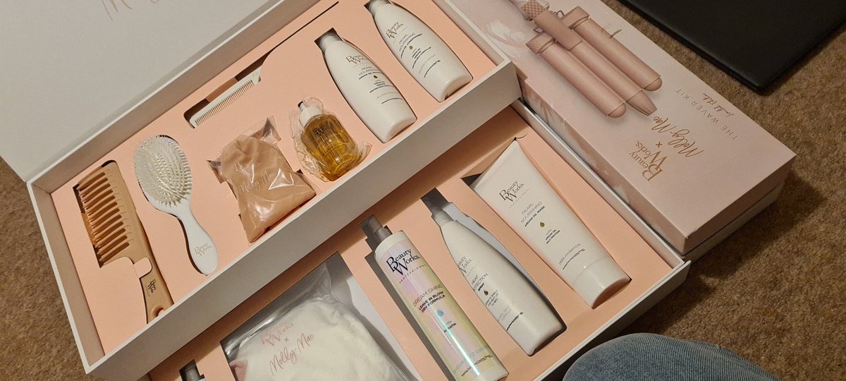 staceyxx3's tweet photo. @beauty_works Really want to try the curlers now to complete the collection 😍 mothers day treats! https://t.co/KeRuT4IOzq