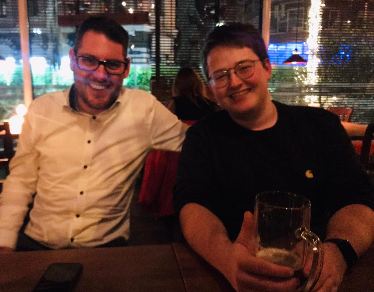 nok4tau's tweet image. Habe heute mit @MaxlWerner Werner meinen größten Fan getroffen. Jetzt fehlt nur noch @marcopogo666. Bier ist schon geil. (Tweet approved by @MaxlWerner und @BirgitEntner)