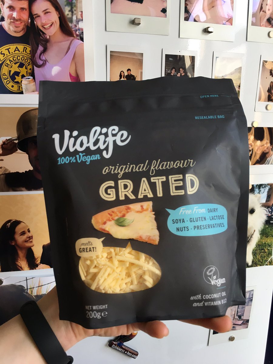 veganaloca's tweet photo. Algunas de las cositas veganas que compré ahorita en el súper 💖 Edimburgo es el paraíso para los veganos. https://t.co/2YBoLIhJ7E
