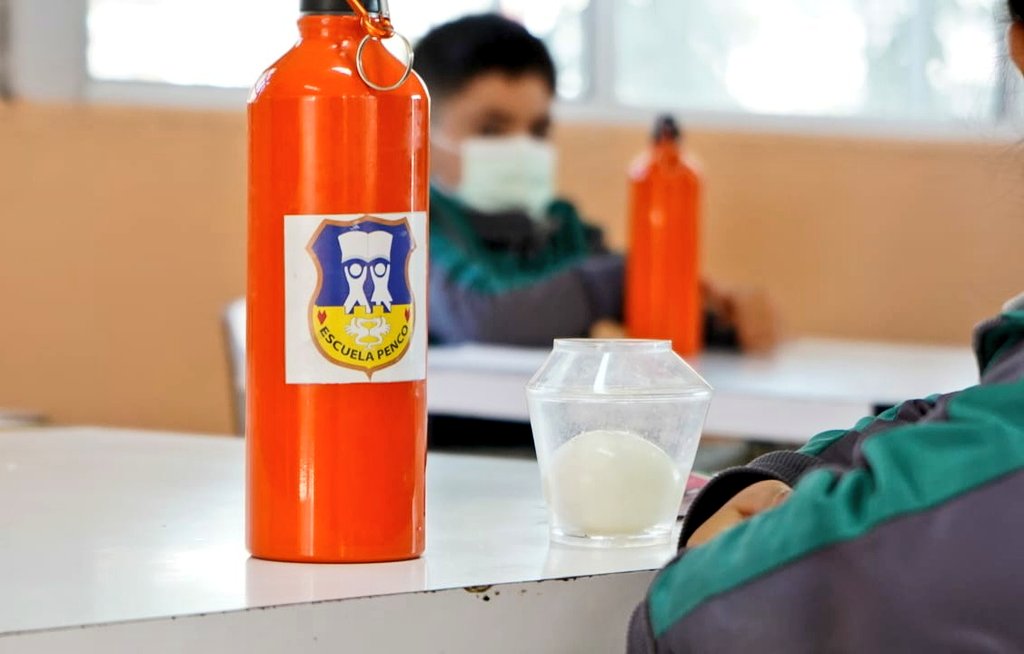 seremisalud8's tweet photo. @seremisalud8 @EduardoBarraJ, @Educbiobio Héctor Aguilera y Alcalde @pencomunicipal @VictorHugoPenco visitaron Escuela Penco, para socializar importancia de fomentar consumo de colaciones escolares saludables, para contribuir a un mayor cuidado nutricional de comunidad escolar. https://t.co/xCVABkS4SJ