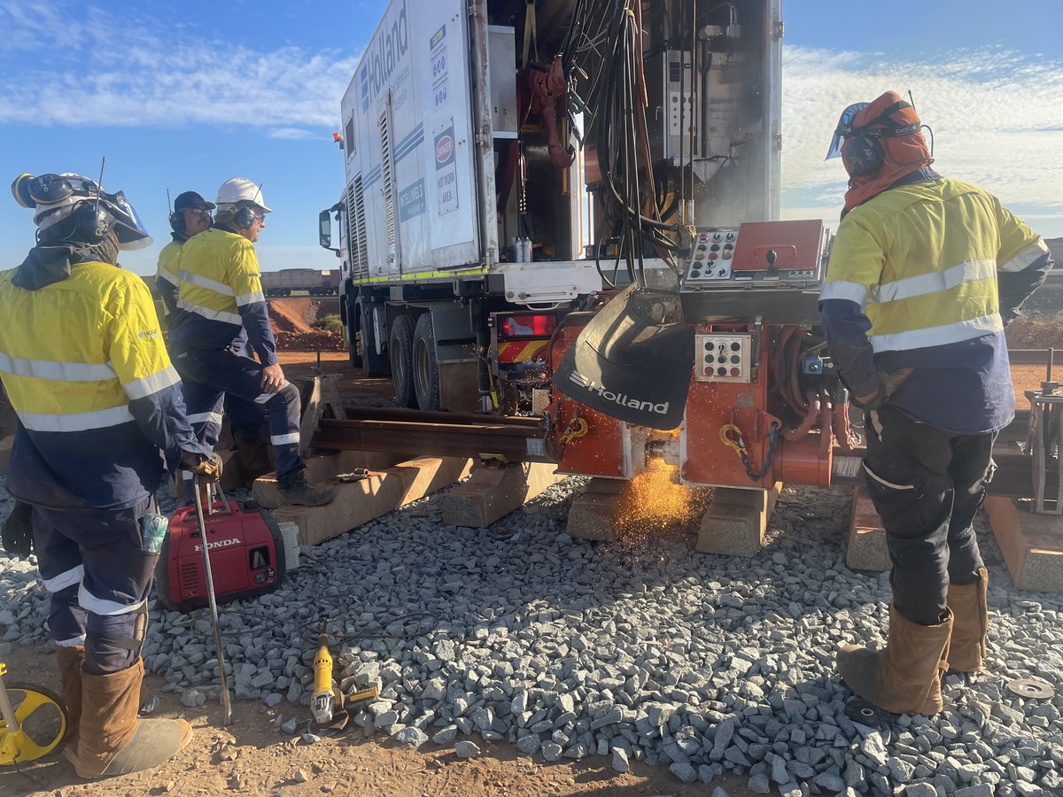 HollandRail's tweet photo. We're looking for new individuals to join our team at HRSA for our flash-butt welding operations! For more information and to apply, please visit the link below:
https://t.co/x1lWOzPyCT
#NowHiring #AustraliaCareers #MaintenanceOfWay https://t.co/z7bldSUajS