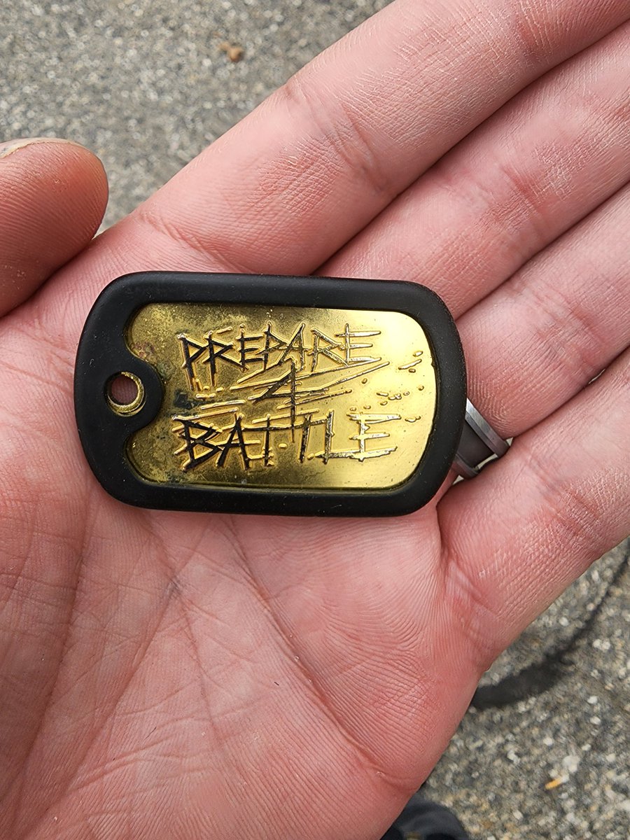 xxTFR84xx's tweet photo. Found this at the bottom of my old bookbag. The memories...
#Battlefeild4 https://t.co/JF8I4LBg3T