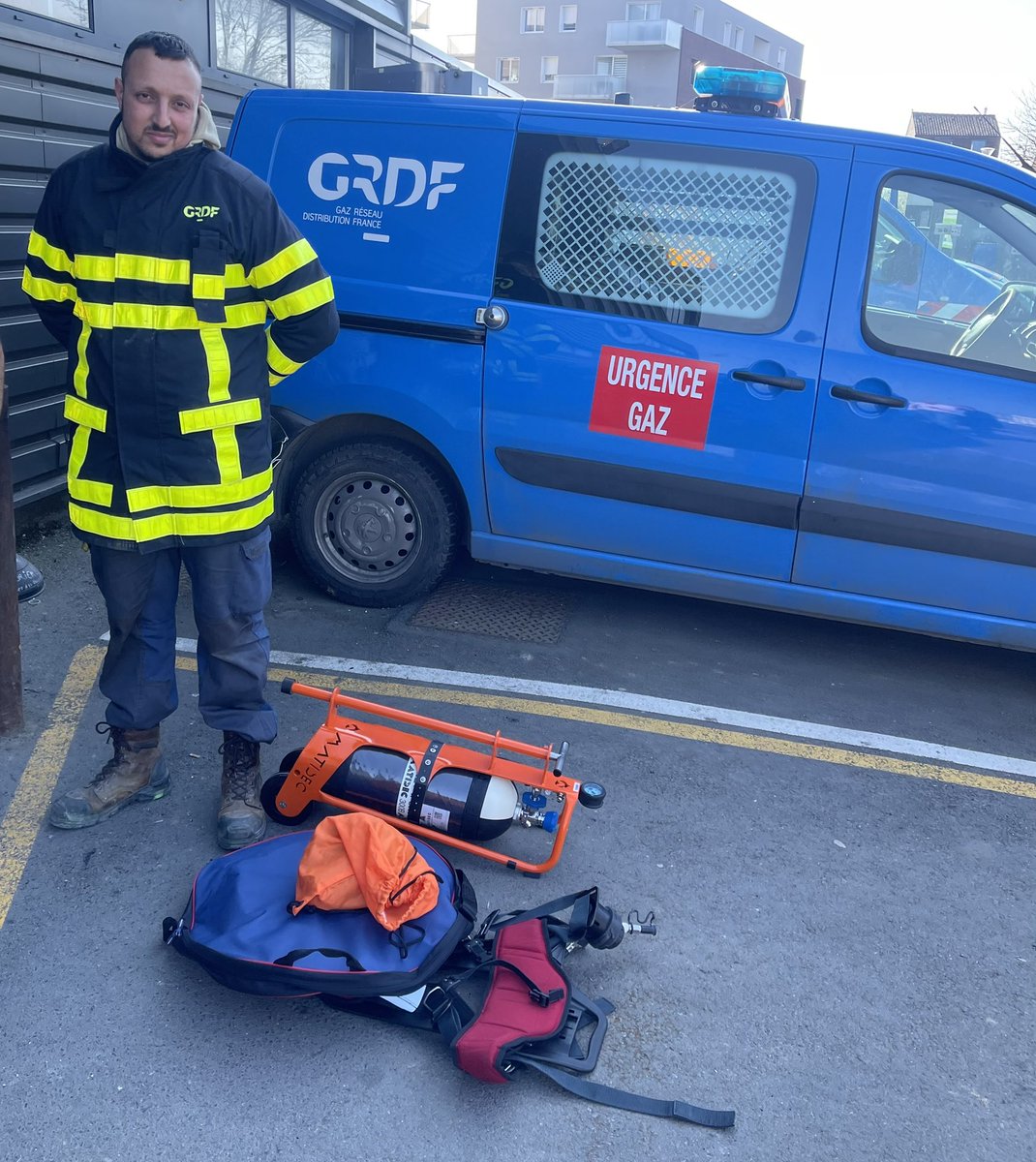 1er phase de déploiement opérationnel de l expérimentation ARIAD (appareil respiratoire isolant) sur l AI Lillemetropole, grâce à l énergie de @arnaudDellile et @yannickZunquin. Merci à Sofiane notre mannequin du jour