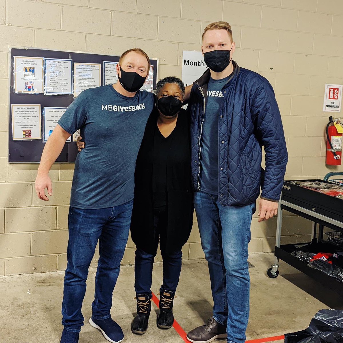 mb_benefits's tweet photo. Two weeks ago, our MB Indy team volunteered at @horizonhousein for #MBGivesBack. They spent  time assembling snack packs for their guests as well as sorting and organizing donated clothing and various toiletries. Thanks to HH for all they do for the community! #MuchBetterAtMB https://t.co/zH76fhc42f