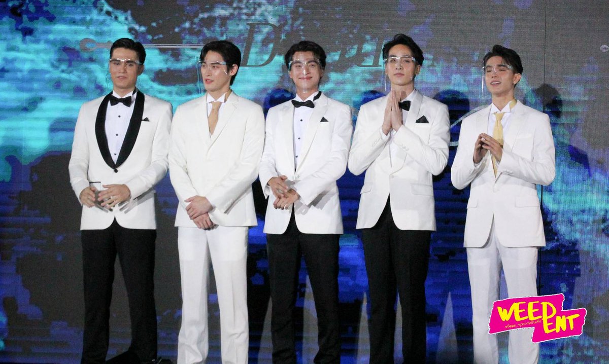 WEED_ENT's tweet photo. "กลัฟ-ไมกี้-เทศน์-พีค-เก้า" 5 คุณชายน้องใหม่ ควง "จีน่า-ญดา-อุ้ม-มิ้นท์-พีพี" เปิดตัวละคร #ดวงใจเทวพรหม ทางช่อง 3 พร้อมเซอร์ไพรส์จาก 3 คุณชายแห่ง #สุภาพบุรุษจุฑาเทพ "เกรท-เจมส์จิ-บอมบ์" ก่อนปิดท้ายงานด้วยการฉลองครบรอบ 52 ปี ช่อง 3 ไปอย่างสุดประทับใจ 🎉🎇🎆
#ดวงใจเทวพรหมdebutnight https://t.co/FLLa3b4Twx