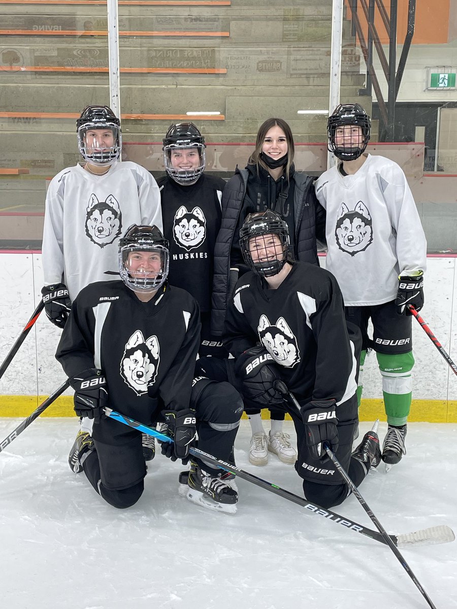 JoelHouseman's tweet photo. Good Luck to our Team Sask alumni at U Sport Nationals this week in Charlottetown. These athletes helped us win A Silver medal at the 2019 Hockey Canada U18 nationals. Good Luck to all our Alumni and all the Sask players at Nationals ⁦@hockeysask⁩ https://t.co/HFo3IYdKTY