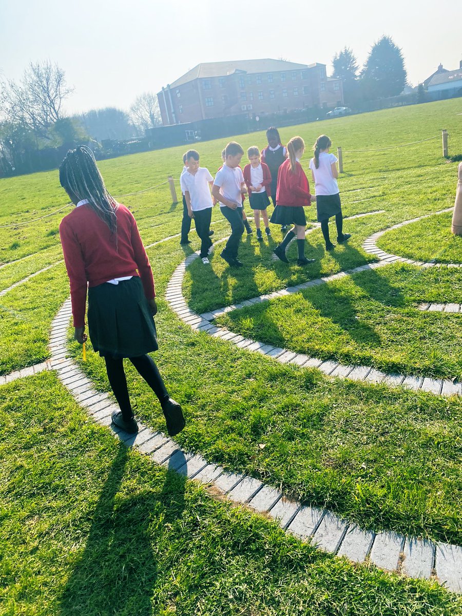 MrsP_OLOS's tweet photo. Sycamore Class took time today to walk the labyrinth and tie ribbons of hope and of thanks. This was to remind us of all the wonderful people who have helped us selflessly through the last 2 years and for those who have died. #DayOfReflection @olos_armthorpe https://t.co/reGeMFryfT