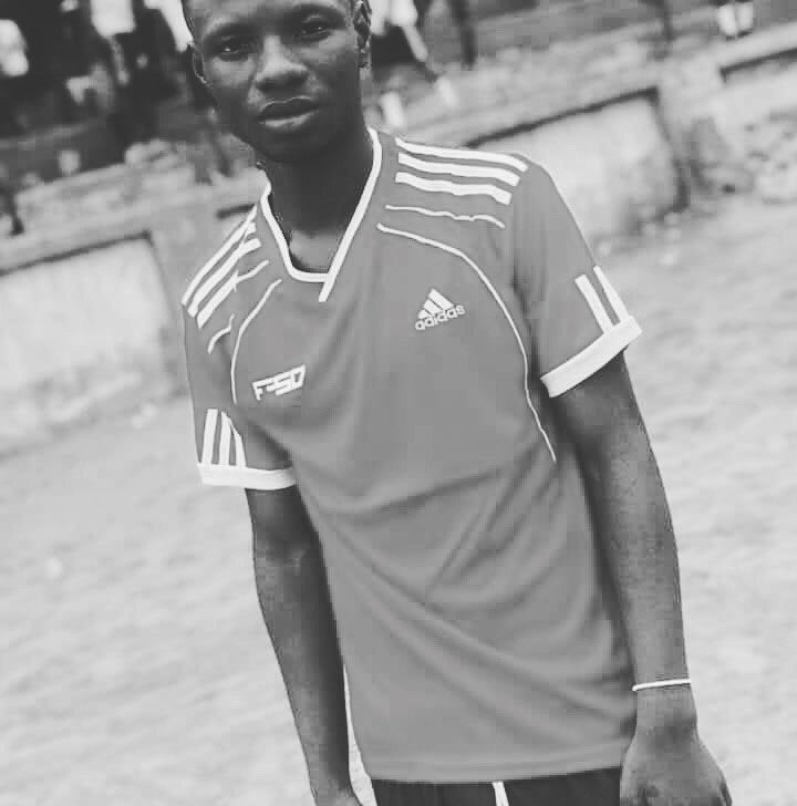 odunlala's tweet photo. I need a friend https://t.co/0NHBQj4xGf