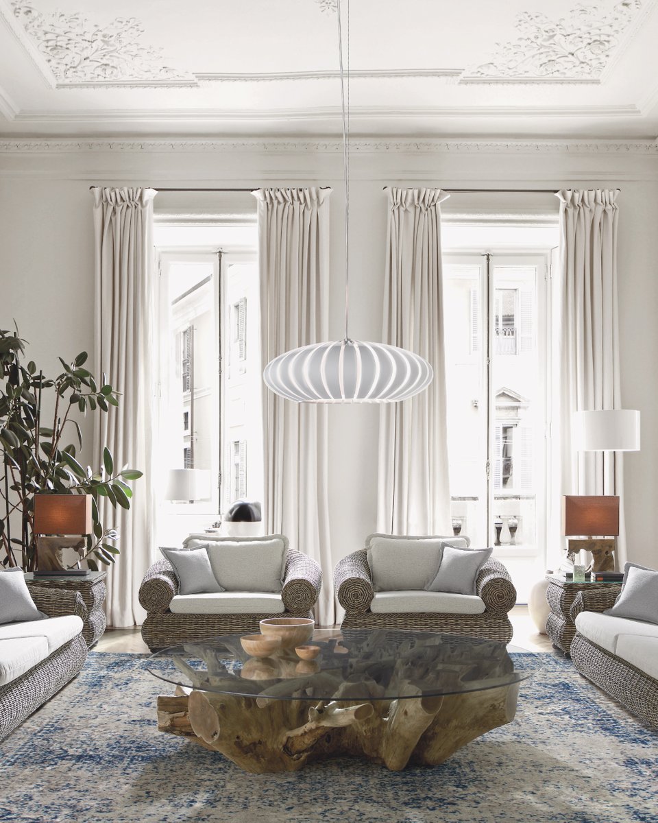 El modelo BANI es una mesa de centro que hará de tu salón un espacio único y distintivo. Realizada a partir de la raíz de madera maciza de teca natural y finalizada con un sobre en cristal transparente.

✨ Disponible en tiendas y web.