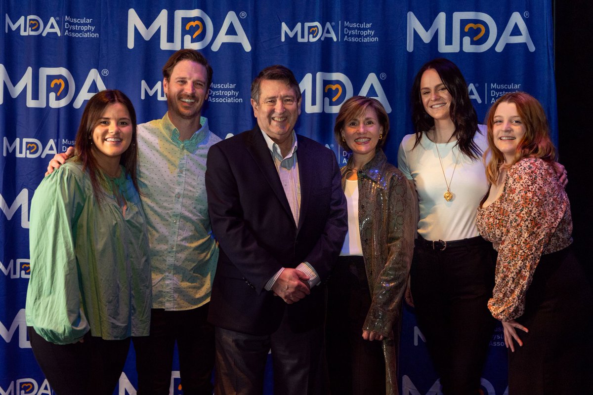 MDAorg's tweet image. Big thanks to @DutchBros Tennessee team members from shops in Gallatin, Smyrna, &amp;amp; Hermitage for joining #MDA President &amp;amp; CEO Donald S. Wood, PhD and Chief of Staff Kristine Welker at the MDA Tribute Awards! Read more: bit.ly/36G4APS