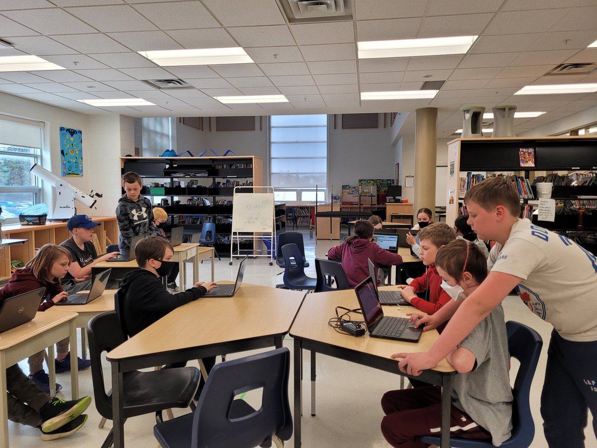 TheDukeofC2013's tweet photo. Our Grade 6s are leading the way with our first coding club meeting today. #studentleaders #Dukerocks https://t.co/RFtr5bI2Ef