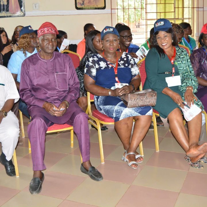 ASHI_Nigeria's tweet photo. There was also a courtesy visit to the Palace of the Enogie of Ohovbe, Dr. Iduriase Henry where the dangers of AMR was also preached.

#ASHINConference2022
#Benincity https://t.co/1ps8ElVXUi