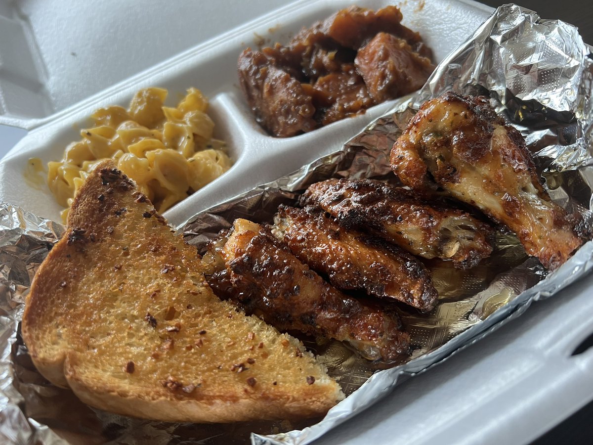 ChefBoyarDrex's tweet photo. Mac &amp; Wings Combo: 4pc Honey Ranch https://t.co/6nwIKvnw2B