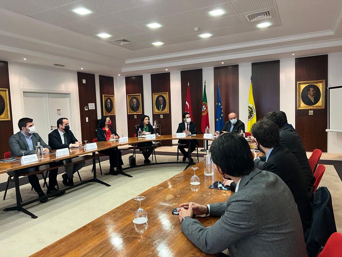 deikiletisim's tweet photo. TR-Portekiz İş Konseyimiz, @mustafamertcan başkanlığında karşı kanat kuruluşu Portekiz Sanayiciler &amp; Odalar Birliği (AIP) Başkan Yrd. Jorge Pais ile toplantı düzenledi.

Toplantıda, İş Konseyi ile AIP arasındaki iş birlikleri &amp; Portekizce konuşan ülkelerdeki fırsatlar ele alındı. https://t.co/OcsFaOIc6x