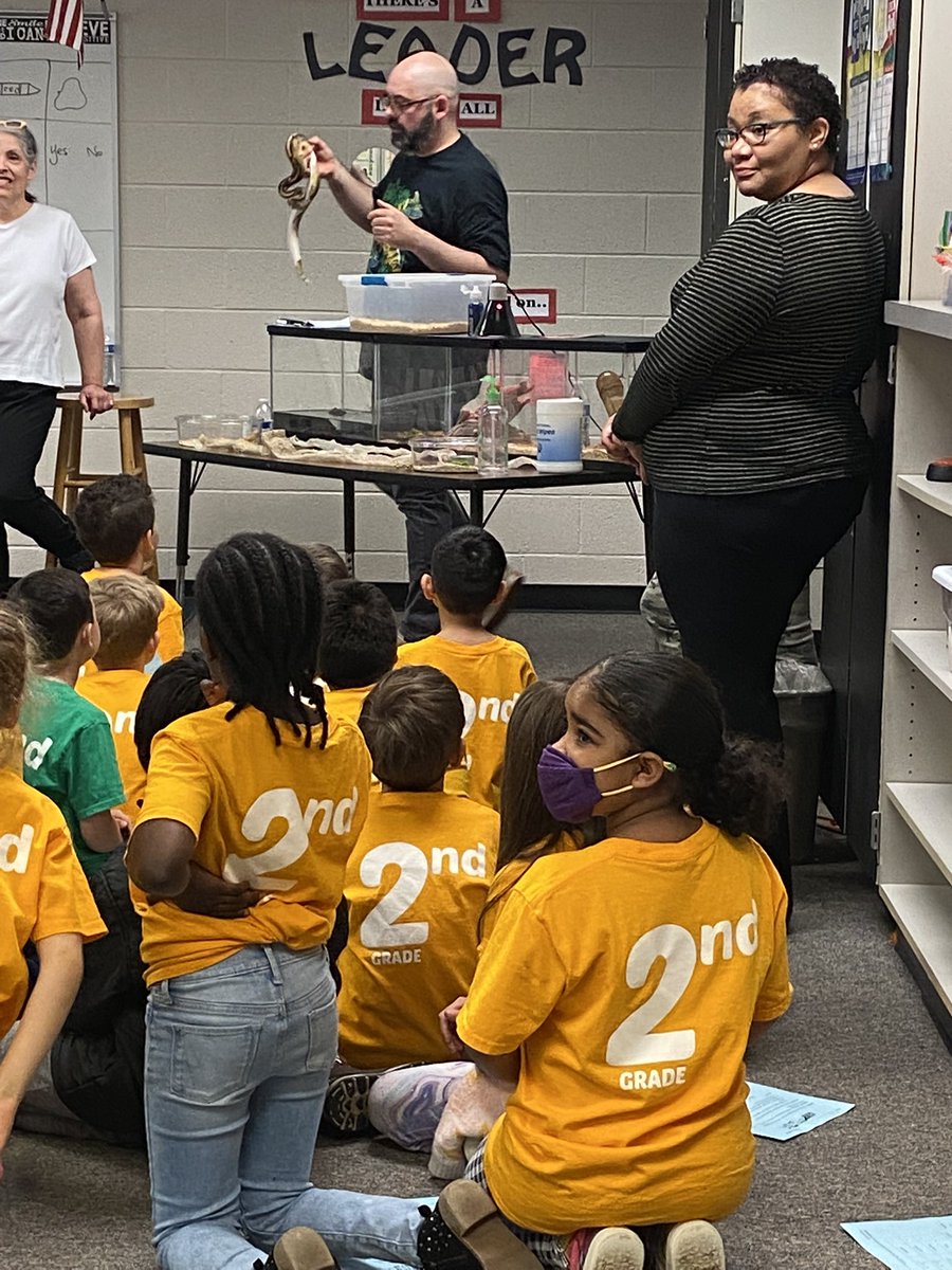 mslamarteach's tweet photo. Next stop: Animal LIFE CYCLES!! @bullardbulldogs @PtsaBullard @STEMcobb #scienceday https://t.co/TrGhxI6BIU