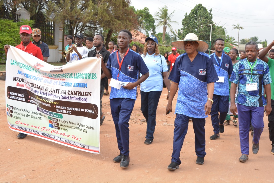 ASHI_Nigeria's tweet photo. Day 3 began with a medical outreach😎

We went round the Ohovbe neighbourhood in Benin preaching the dangers of Antimicrobial resistance and better practices to be imbibed.

#medicaloutreach
#day3 https://t.co/8CI7zDxg6g