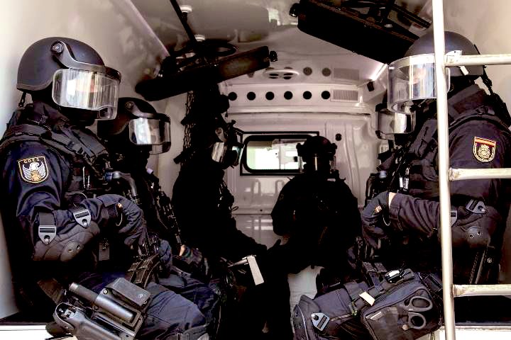iberianludus's tweet photo. “G.O.E.S. ~ Policía Nacional 🇪🇸”

Sobran las palabras… https://t.co/j1mwhaa1Vj