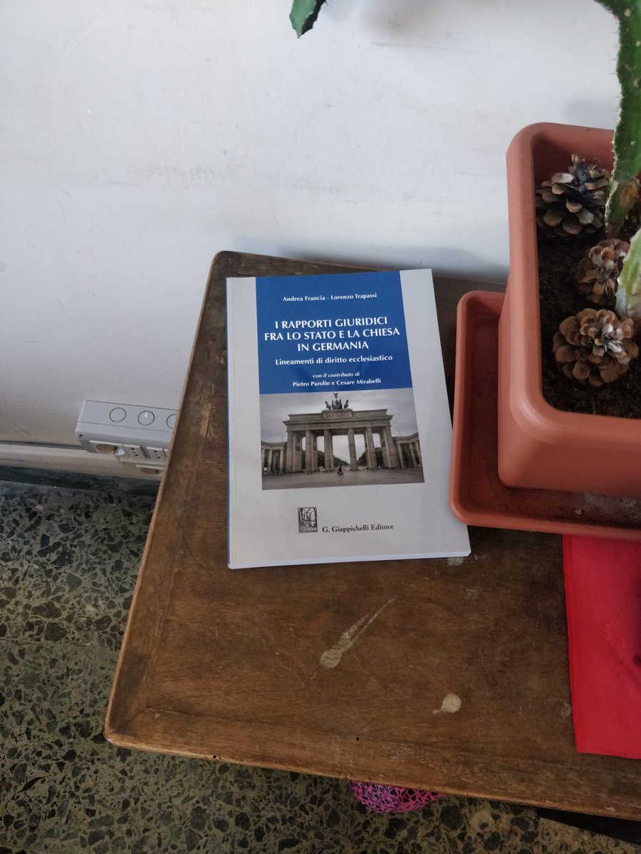 Lorenzo Trapassi (@lorenzotrapass1) on Twitter photo Quando un amico ti dice “Il tuo libro sulla #Germania sta circolando <a href="/SapienzaRoma/">Sapienza Università di Roma</a>”, tu non ci credi e lui manda foto ☺️
Grazie <a href="/LorenzoTerm/">Lorenzo Termine</a> e studentesse/studenti che hanno letto il mio 📕
<a href="/Geopoliticainfo/">Geopolitica.info</a> @scpolitichesap <a href="/UnitelmaTweet/">UnitelmaSapienza</a> <a href="/Villa_Vigoni/">Villa Vigoni</a> <a href="/StudiGermanici/">Istituto Italiano di Studi Germanici</a> @il_Mitte Quando un amico ti dice “Il tuo libro sulla #Germania sta circolando <a href="/SapienzaRoma/">Sapienza Università di Roma</a>”, tu non ci credi e lui manda foto ☺️
Grazie <a href="/LorenzoTerm/">Lorenzo Termine</a> e studentesse/studenti che hanno letto il mio 📕
<a href="/Geopoliticainfo/">Geopolitica.info</a> @scpolitichesap <a href="/UnitelmaTweet/">UnitelmaSapienza</a> <a href="/Villa_Vigoni/">Villa Vigoni</a> <a href="/StudiGermanici/">Istituto Italiano di Studi Germanici</a> @il_Mitte