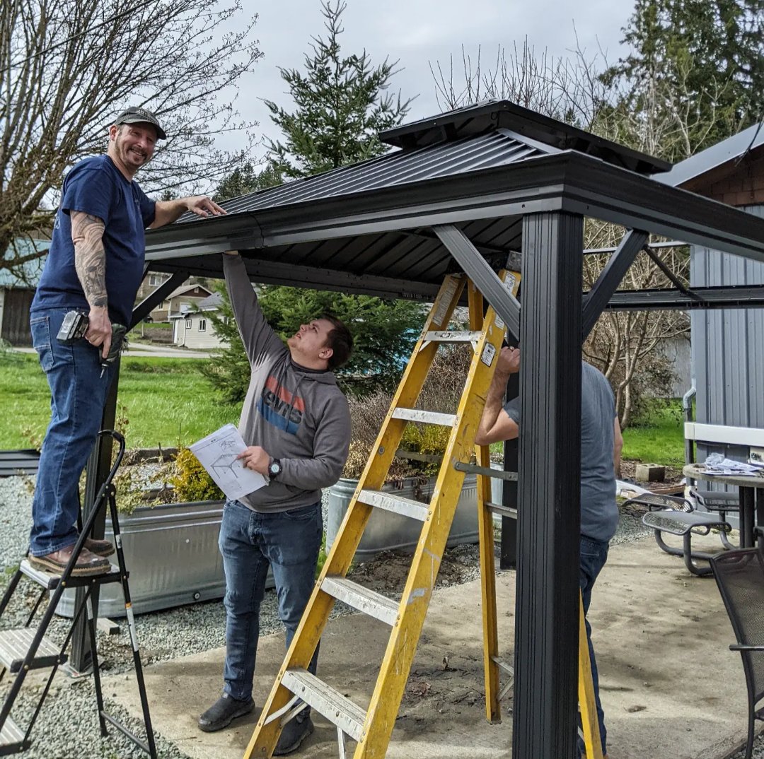 5bsbakery's tweet photo. A new gazebo going up just in time for spring! https://t.co/2j2njdszC0