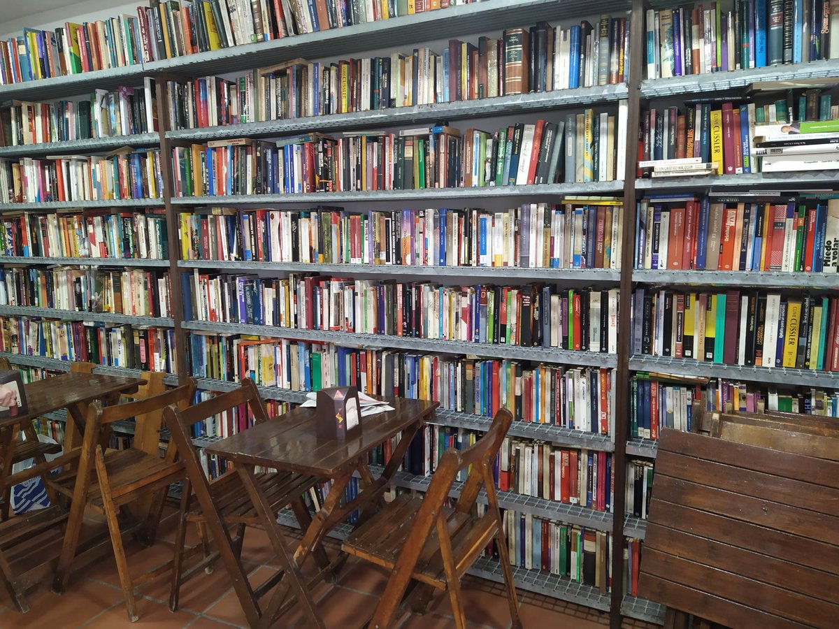 Gabri91MG's tweet image. Badajoz es la única ciudad que conozco que tiene una churrería-librería... Maravilloso: