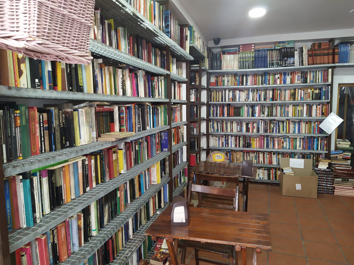Gabri91MG's tweet image. Badajoz es la única ciudad que conozco que tiene una churrería-librería... Maravilloso: