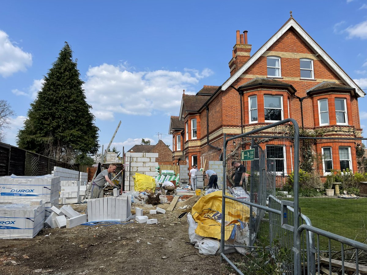 My seminal project in Caversham, Reading is on-site and motoring ahead nicely.

6 weeks in, the steels for the gabled #roof have been delivered; the ground bearing concrete slab has been poured, insulation laid; screed cast.