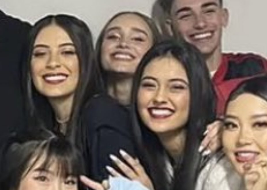 paliwow's tweet image. A Shivani e a Sabina as vezes ficam assustadoramente parecidas kkkkkk