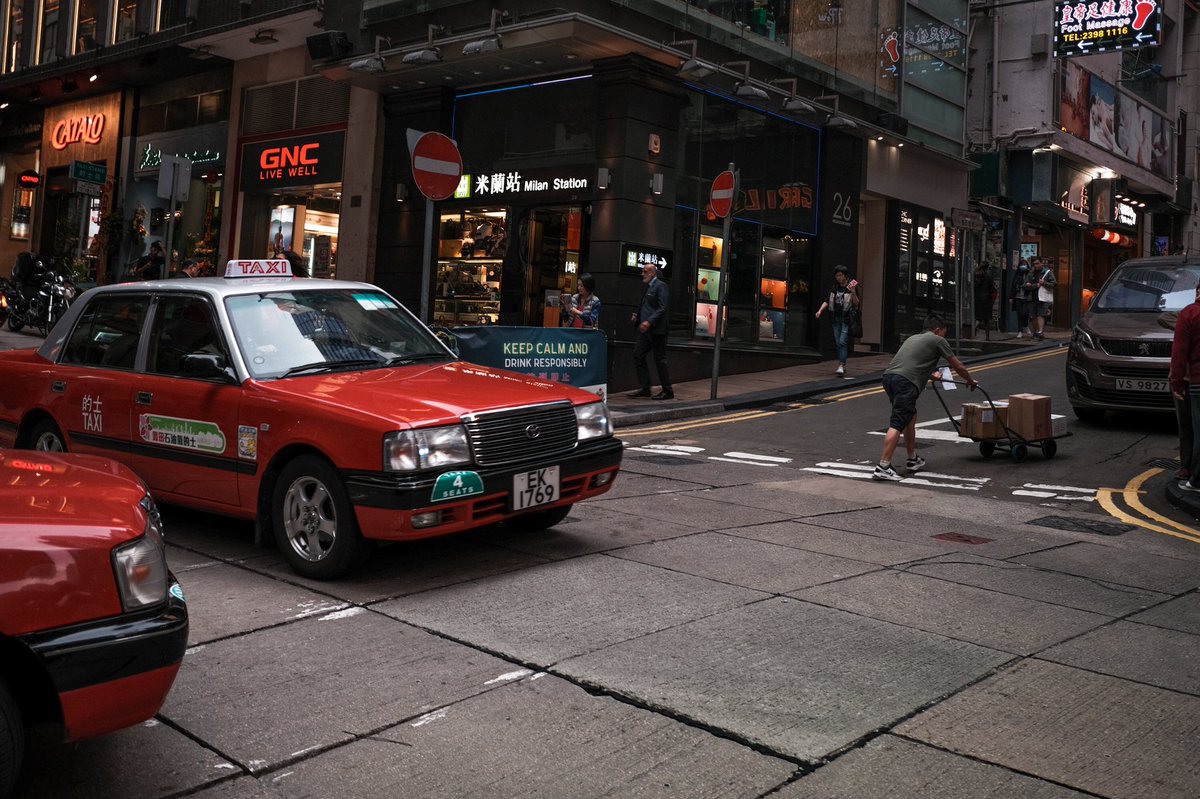 Flam_thunder's tweet photo. Hong Kong back in early2019

#streetphotography #streetphotographer #streetshot #Fujifilm #Fujifilmxt3 https://t.co/50ZA5NBWoO