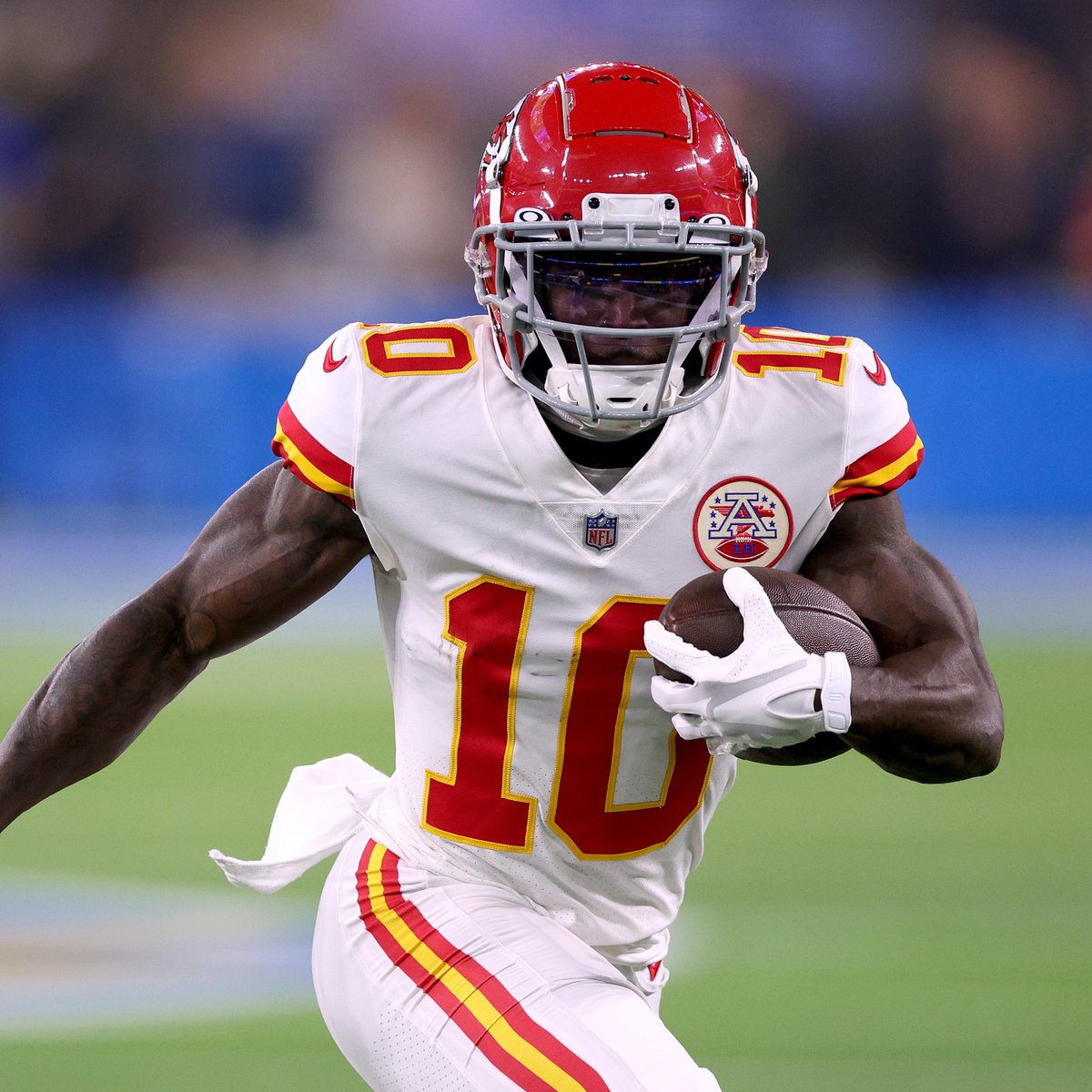 NFLonCBS's tweet photo. Passes thrown 20+ Yards Downfield since 2020

Tyreek Hill: 10 Rec TD, most in NFL
Tua Tagovailoa: 44.3% Comp pct, 3rd best in NFL https://t.co/5l8cEyaVGr