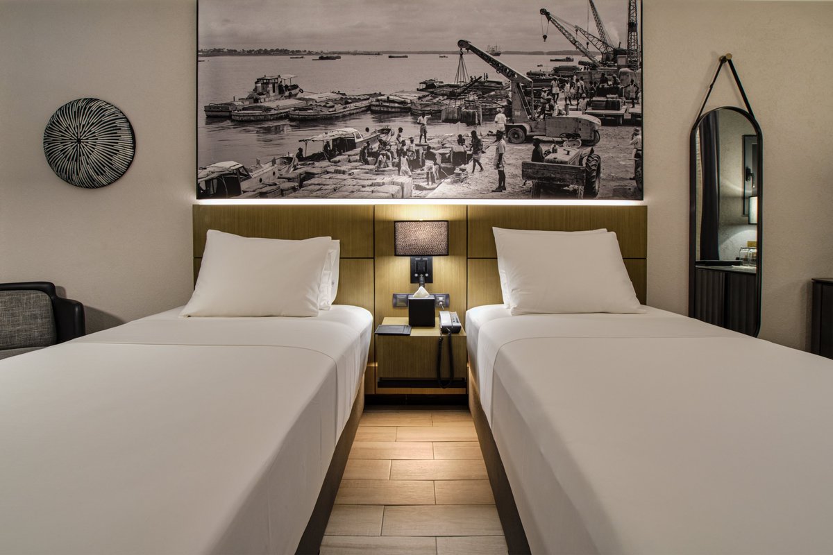 khoteldouala's tweet photo. Funfact: il y a une histoire derrière chaque photo murale dans nos chambres.Ce sont des images réelles des principaux points de repère de Douala.Sur le mur de cette chambre double deluxe twin, on voit le port autonome de Douala dans les années 1950.
#khoteldouala
#theKexperience https://t.co/jmgIvyn0gn
