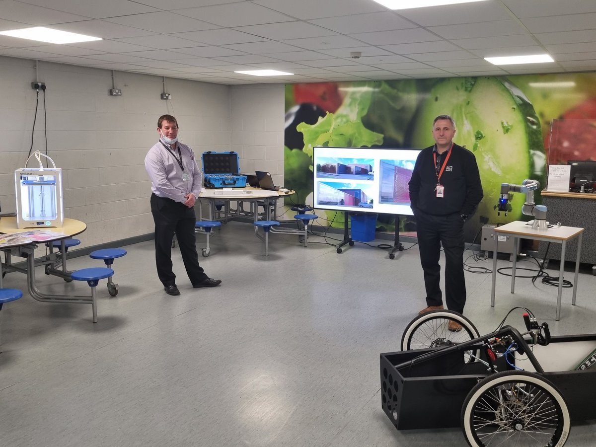 It's options evening at <a href="/YGTredegarCS/">Ysgol Gyfun Tredegar</a> and <a href="/coleggwent/">Coleg Gwent</a> are talking to year 8 parents about the exciting prospects of becoming an Engineer, and the many pathways they have open to them.

<a href="/lanetara4/">Tara Lane</a> <a href="/MarkPopeEngLect/">Mark Pope</a> @BGCBCSTEM