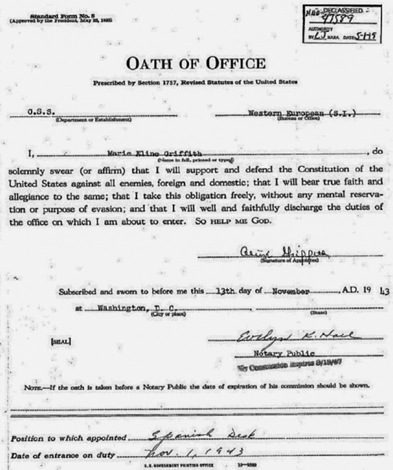 RocaEditorial's tweet photo. El 13 de noviembre de 1943 #AlineGriffith juraba con este documento su cargo en la OSS, precursora de la CIA, y se convertía en espía. Es uno de los muchos papeles que incluye la increíble biografía que ha escrito @LarryLoftis, #LaPrincesaEspía: https://t.co/lZQjv5YgeV (📷 NARA) https://t.co/bn8Dq6iNUh