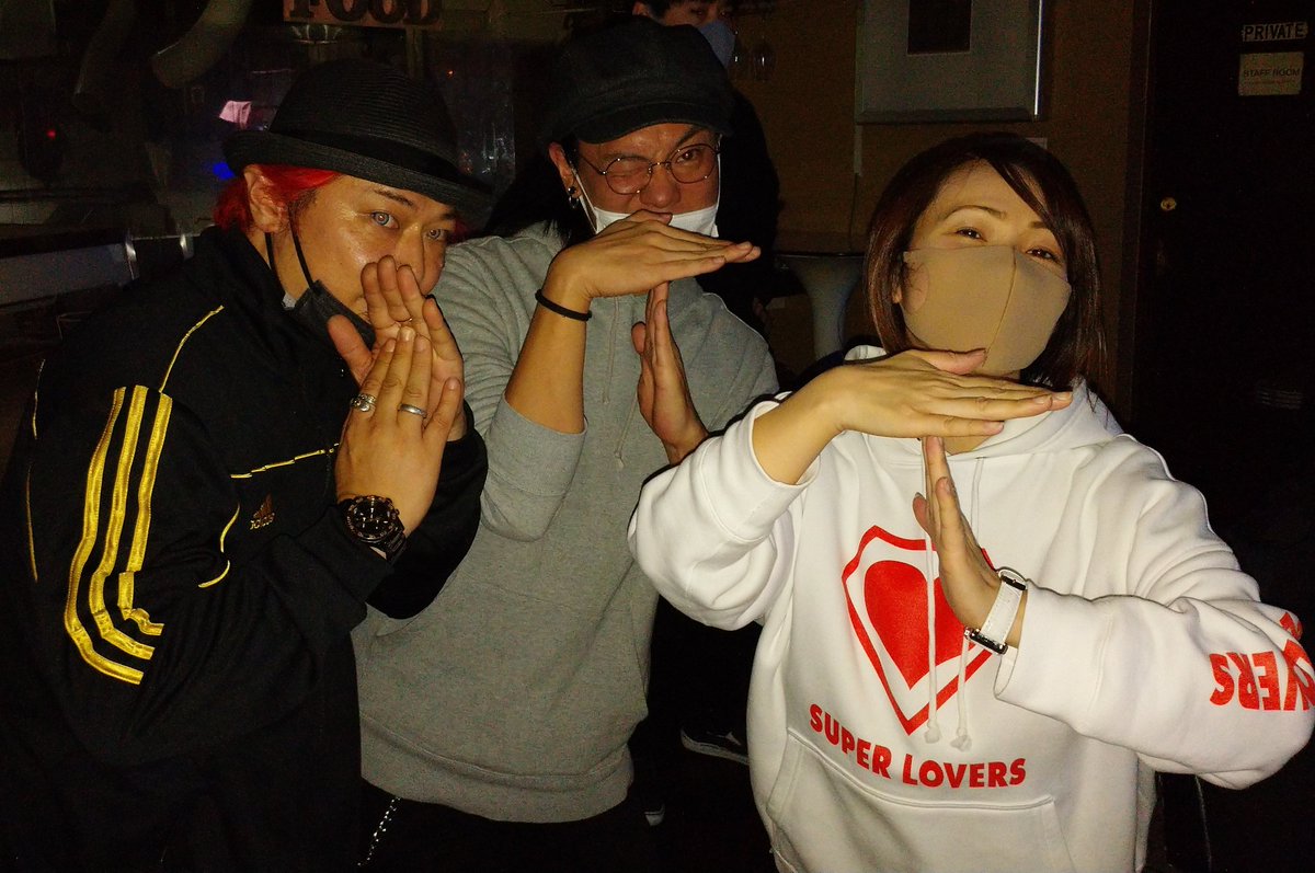 annasui19860510's tweet photo. あきびっちのことは忘れても・・・
BEAT 4 LIFE R のことは、
忘れないでください笑✨
#TECHNOcrew
#B4LR
#合言葉はT
#自粛明けのCLUBリハビリ開始
久しぶりの再会と生テクノを浴びて・・・
“テク脳化”に興奮覚めやらぬ🧠笑 ♥
@annasui19860510
@tusa5681
@GARI_NAOKI
@UDL_shibuya https://t.co/Nsh1pMPvE8