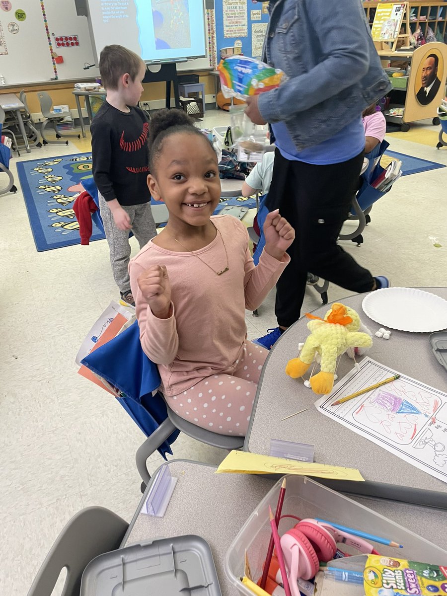 mrsmichelSL's tweet photo. Today, we learned about our friends Sue and Otto - the hawks who nest at SU! For enrichment, our job was to build a structure that could hold a chick. Check out some of these structures! @MrsGiannuzziSL @SyracuseSchools @syracuselatin https://t.co/ALXAkO6ckt