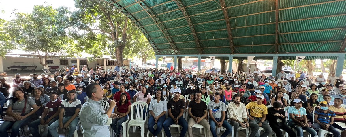 prospericarlos's tweet photo. El calor de nuestra gente y su deseo de cambio se siente en cada rincón que visitamos.
En #Apure junto a @PieroMaroun y @jMontillapure, reunidos con el CES dirigido por @DanielTiradoP, organizando las bases para recuperar la democracia y construir la Vzla próspera que merecemos🇻🇪 https://t.co/94hMvmKiws