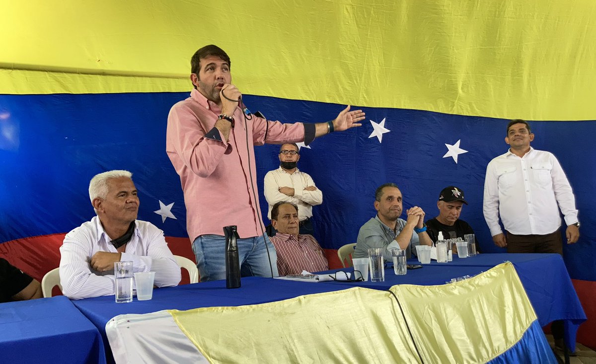 El calor de nuestra gente y su deseo de cambio se siente en cada rincón que visitamos.
En #Apure junto a <a href="/PieroMaroun/">Piero Maroun</a> y <a href="/jMontillapure/">Jose G Montilla</a>, reunidos con el CES dirigido por <a href="/DanielTiradoP/">Daniel Tirado Perez</a>, organizando las bases para recuperar la democracia y construir la Vzla próspera que merecemos🇻🇪