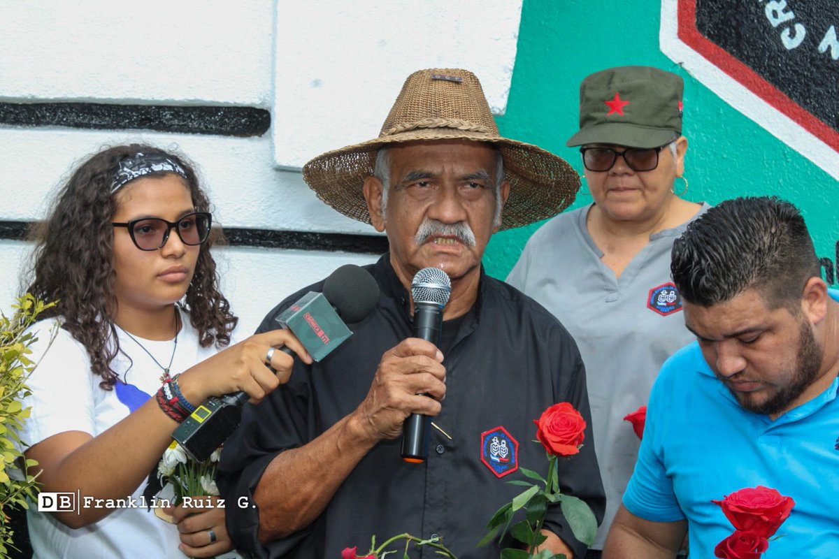 Orlando Pineda un icono de la Cruzada Nacional de Alfabetización ✊️✏️📚
#42LucesYVictorias #PLOMO19