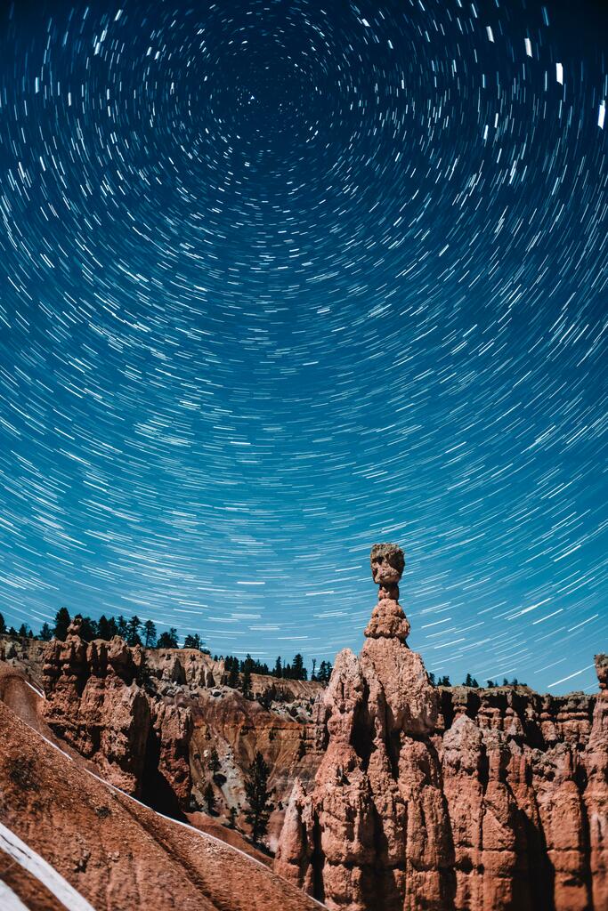 Star trails over Thor's Hammer illuminated by a quarter moon in Bryce Canyon National Park, Utah. [OC] [4000x6000] https://t.co/RjsOuTeVZO