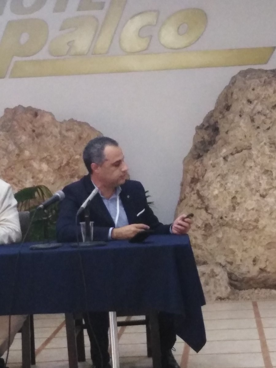 AdailSM's tweet photo. Se presenta la evolución de la @etibiocubafarm1 por su director general @RaldelaNuezMor1 en el marco de #informática2022 https://t.co/SoRBc4PtAp
